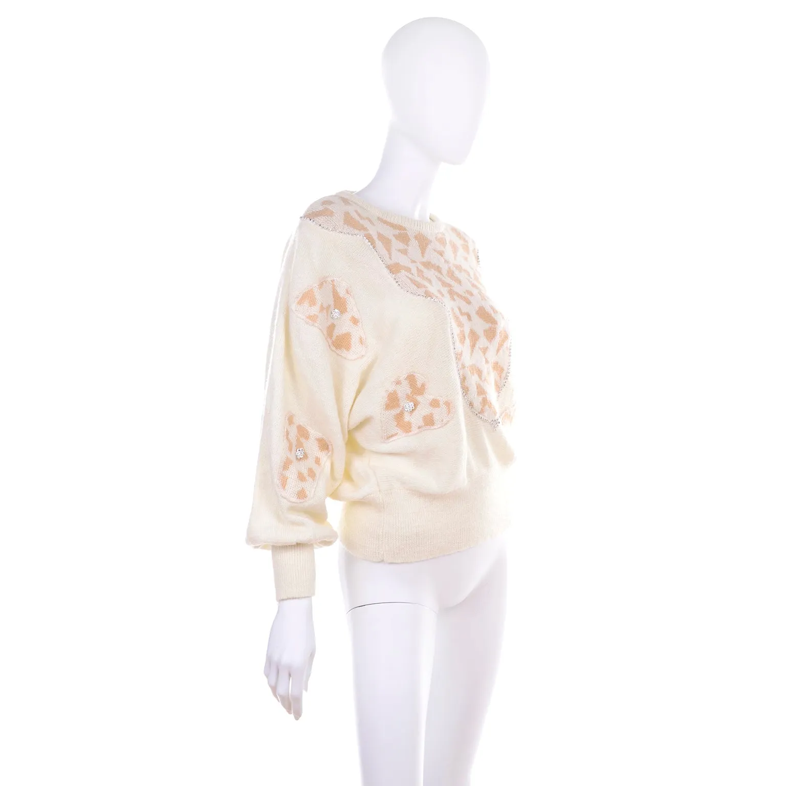 1980s Vintage Cream Giraffe Print Sweater w/ Bishop Sleeve